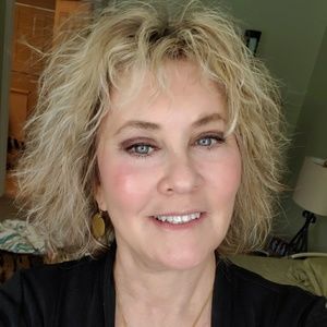 Meet your Posher, Carol